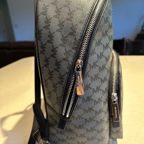 Backpack - Picture 3 of 3